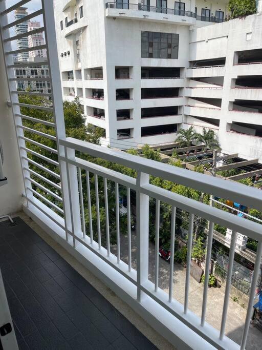 Delightful Condo In Central Location At Sukhumvit 49 Bangkok Exterior photo