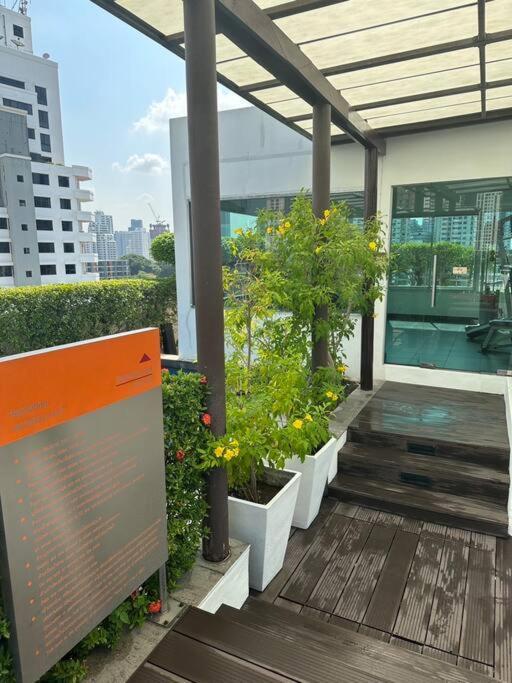 Delightful Condo In Central Location At Sukhumvit 49 Bangkok Exterior photo
